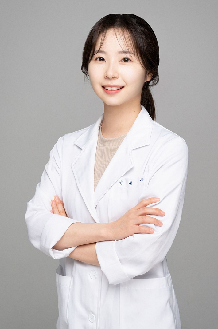창원점 김정아 원장 의료진 사진